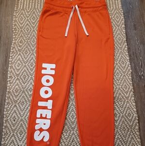 HOOTERS SZ S AUTHENTIC NWOT LOGO JOGGERS/SWEATPANTS NEW